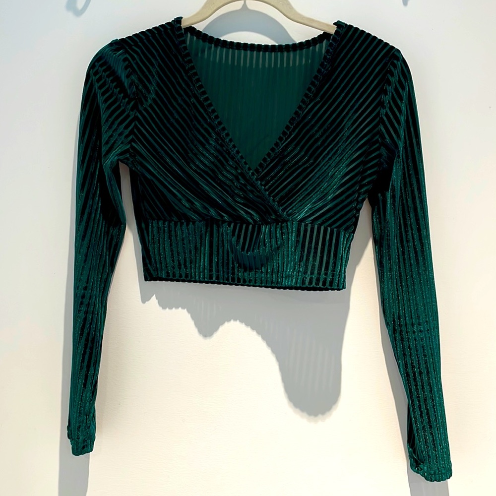 Crop velvet top